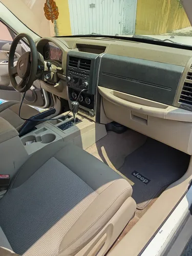 Jeep Liberty Sport 4x2 At