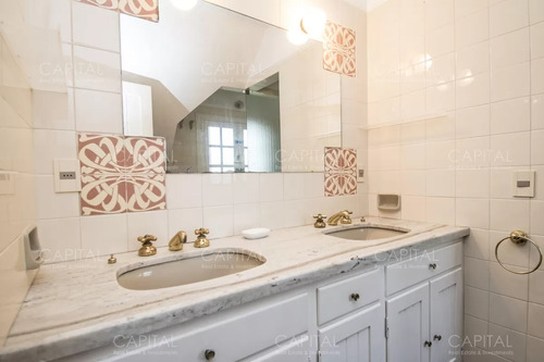 Excelente Casa De Cinco Dormitorios En Venta - Golf Punta Del Este