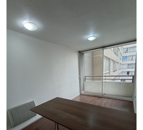Dpto. 1 Dorm / 1 Baño / Calle Mario Kreutzberger, Santiago.