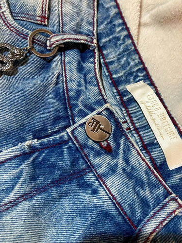 Imagem 2 de 4 de Shorts Curto Lança Perfume