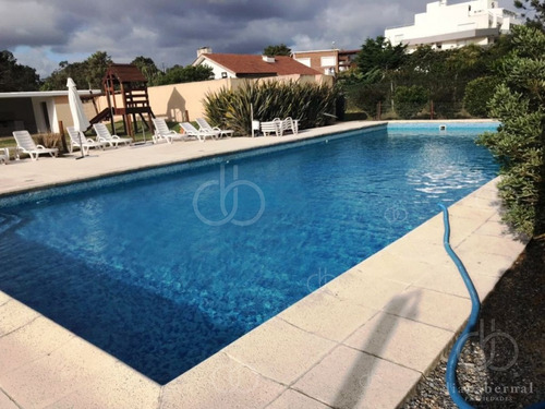 Imagen 9 de 12 de Apartamento En Primera Linea, Playa Mansa, 2 Dormitorios *