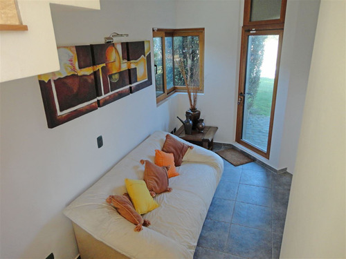 Casa En Venta De 5 Dorm. En Concón