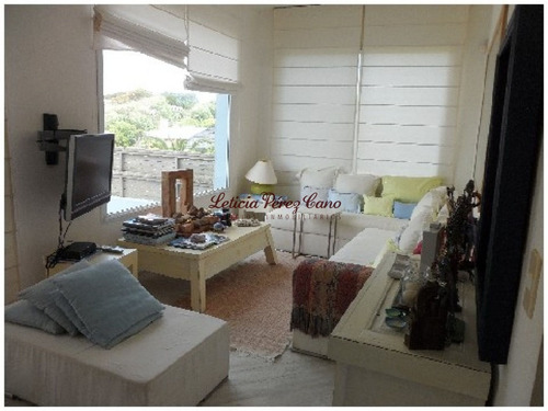 Venta Casa En El Chorro, 5 Dormitorios Hermosa Vista Al Mar - Ref: 16511