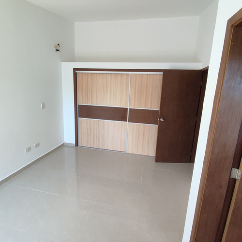 Imagen 8 de 18 de Se Alquila Fijo Townhouse Duplex Urbanizacion Brisas De San Miguel