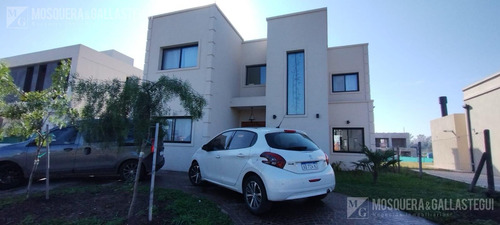 Casa En Venta En Barrio Santa Elisa - Pilar Del Este