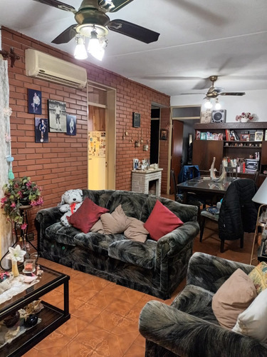 Departamento Muy Buen Estado Barrio Espora Primer Piso
