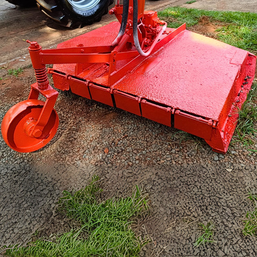 Trator 4x2 Agrale C/ Roçadeira Articulada Lavrale Rha150