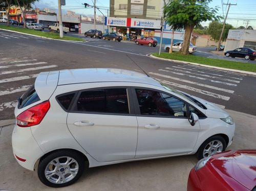 Ford Fiesta 1.6 Rocam Sedan 8v