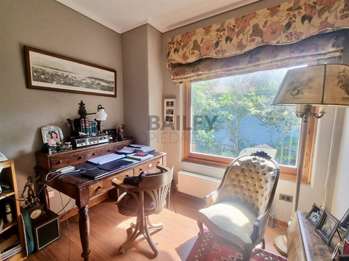 Casa En Venta De 5 Dorm. En Concón