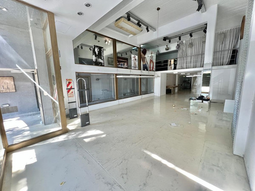 Imagen 7 de 30 de Importante Local Comercial En 2 Plantas Con Cocheras, En Las Lomas De San Isidro.