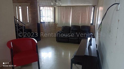 Maria Elena Latouche Vende Hermoso Townhouse . Conjunto Cerrado, Cuenta Con Pozo, Planta Eléctrica A Gas. Mels 23-33278. Visitela Excelente Inversión