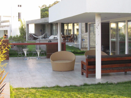 Espectacular Propiedad En Barrio Privado En Alquiler Temporada 2020