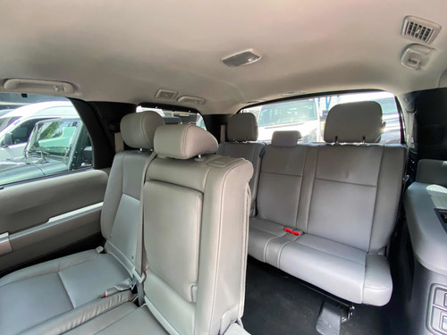 Imagen 10 de 14 de Toyota Sequoia 2017 5.7 Limited At