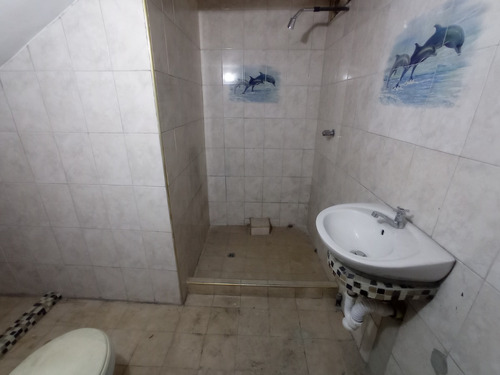 Imagen 11 de 30 de Local En Alquiler En El Centro De Barquisimeto, Carrera 18, Pie De Calle, Via Transitable, Código Flex 23-24114, Dds, 29/03