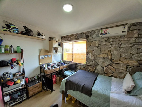 Casa En Venta De 5 Dorm. En La Florida
