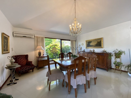 Imagen 8 de 28 de Hermosa Casa, Ubicada En Un Lugar Inmejorable!