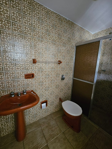 Casa Com Fachada Reformada Em Localização Estratégica Para Comércio/moradia
