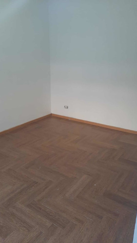 Imagen 8 de 14 de Ph 2 Ambientes Con Patio.. 1er Piso Por Escalera , Sin Expensas