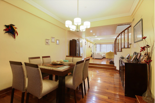 Venta Casa 5 Ambientes Jardin Y Cochera Playroom