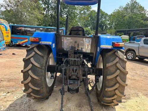 Tractor New Holland Chino