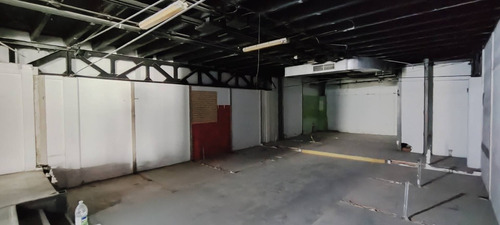 Local Comercial En Alquiler De Esquina En La Av Las Ferias Muy Cerca De La Av. Lara De 1.200 M2, Ideal Para Concecionario De Motos, Vehiculo, Muebleria, Ferreteria, Supermercados, Etc. Rp.