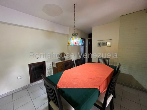 Erika Arameya, Amplio Apartamento En La Urbanziacion Del Este De Barquisimeto. Flex: 25-23669