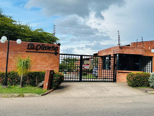 Imagen 1 de 25 de Casa Amplia Ubicada En Urbanización Los Olivos, Puerto Ordaz
