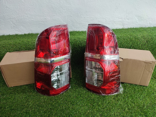 Stop Rh Y Lh Rojo Y Blanco Para Hilux 2012-2017