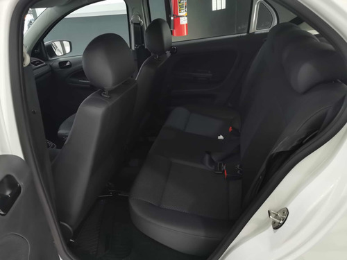 Imagen 3 de 12 de Volkswagen Gol 2020 1.6 Trendline Mt 5 P