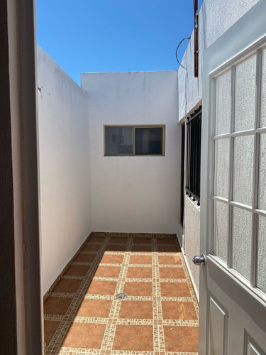 ¡casa Amueblada En Esquina Con Paneles Solares En Las Américas, Mérida!