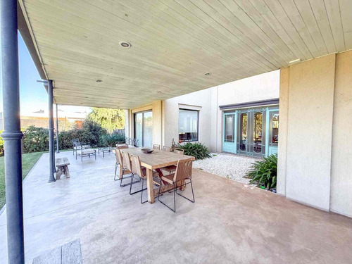 Casa En Venta En Pergamino En Barrio Cerrado