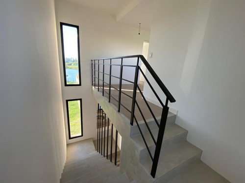 Casa En Venta Y Alquiler En El Cantón Norte A La Laguna Con Pileta
