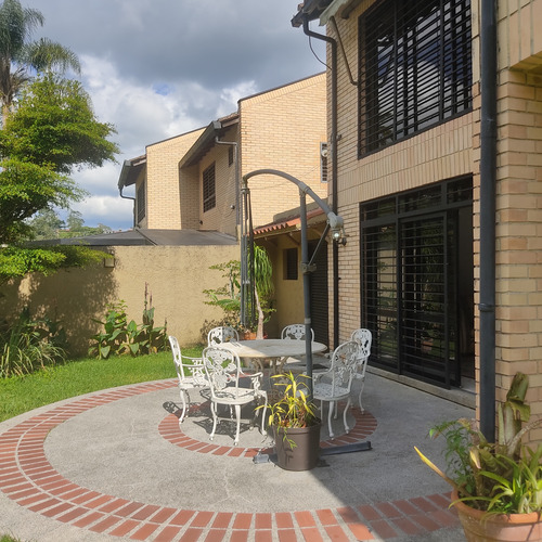 Silvia Jaramillo Vende Elegante Casa Monteclaro Lagunas