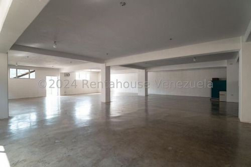 Edificio Comercial En Venta Mls #24-17255