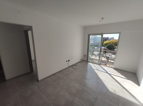 Imagen 3 de 10 de Departamento En Venta En Moron Centro