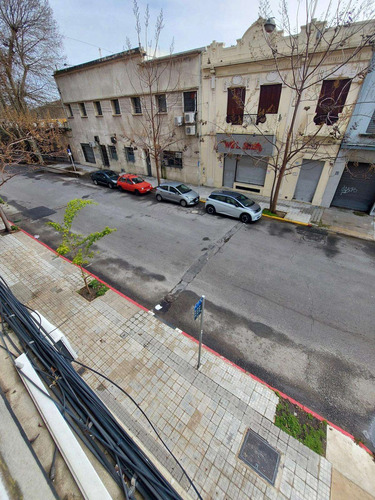 Apartamento En Venta, 2 Dormitorios, En Centro.