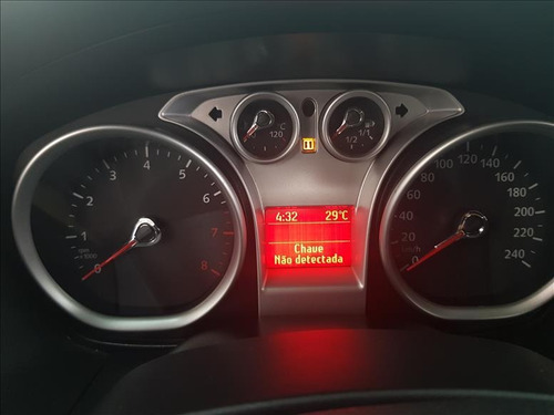 Ford Focus 2.0 Ghia Sedan 16v
