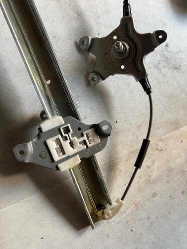 Mecanismo Elevador Vidrio Manual Delantero Derecho Sentra 00
