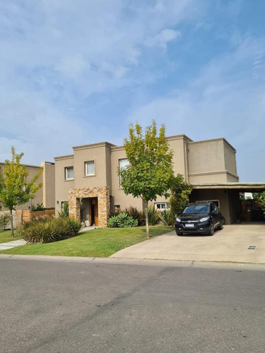 Casa En Venta A La Laguna-villanueva- Barrio San Rafael