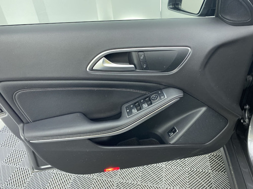 Imagen 14 de 25 de Mercedes Benz Gla 200 1.6 Turbo