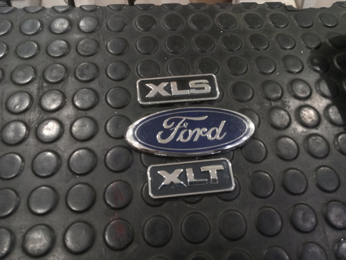 Emblemas Ford Escape  Originales En Perfectas Condiciones 