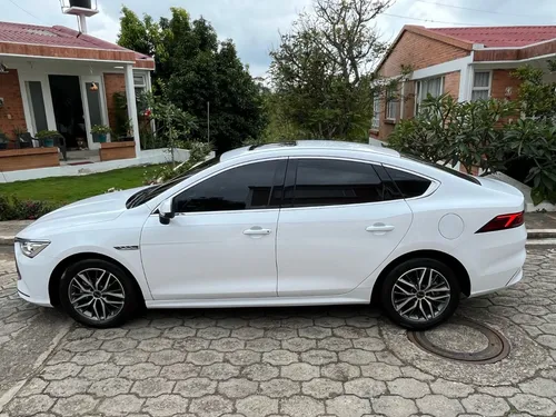 BYD Quin Plus 1.5 Dm-I