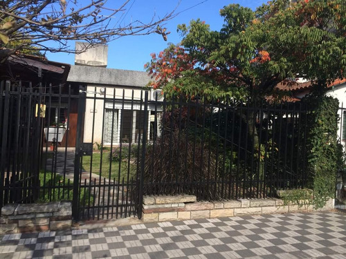 Casa En Venta - 2 Dormitorios 2 Baños - Cochera - 383mts2 - Ituzaingó