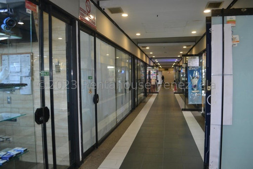 En Venta Local Comercial En Chacaito. T. Credicard. Cod Flex: 24-594