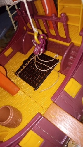 Imagen 6 de 9 de Barco Peter Pan + 2 Playset Marca Famosa