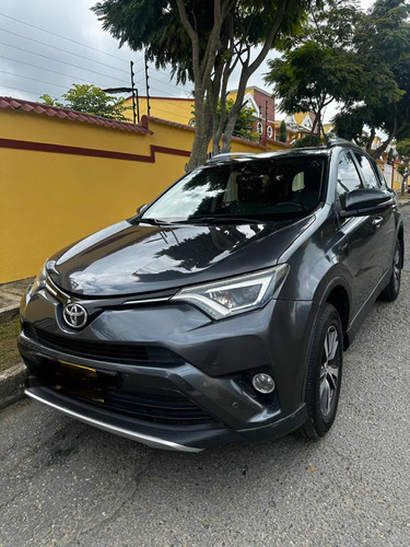 Toyota RAV4 2.0 Street