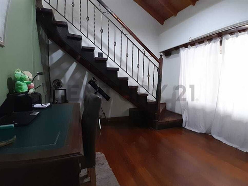 Casa 3 Ambientes Con Consultorios En Esquina - Ubicación Privilegiada En José Mármol.