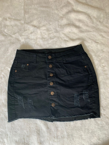 Imagem 1 de 2 de Saia Jeans Preta Feminina Plus Size Desfiada E Curta
