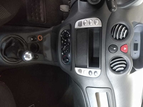 Citroen C3 Glx 1.4 8v Flex 4p 2011