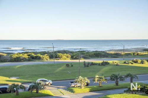 Departamento En Venta Frente Al Mar. Torre Lobos, Playa Brava, 3 Dormitorios.